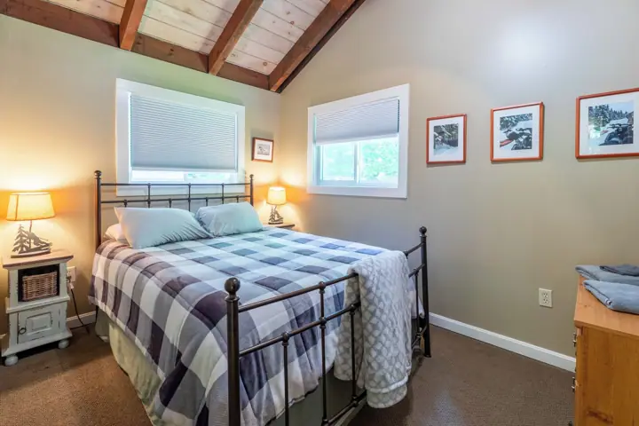 Upper queen bedroom