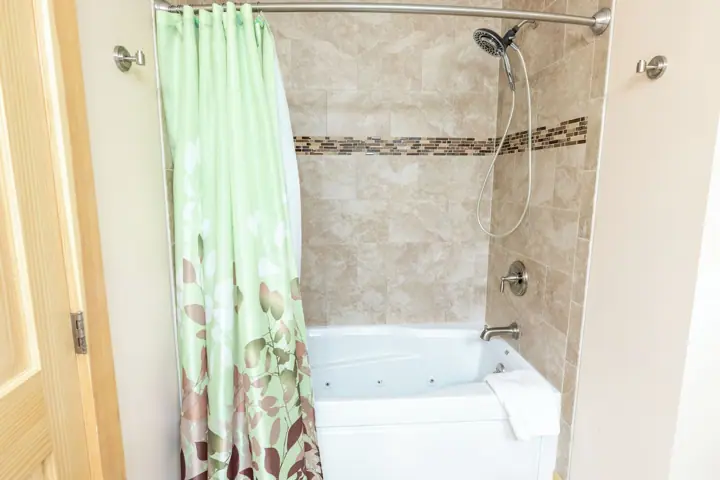 Master bathroom Jetted tub