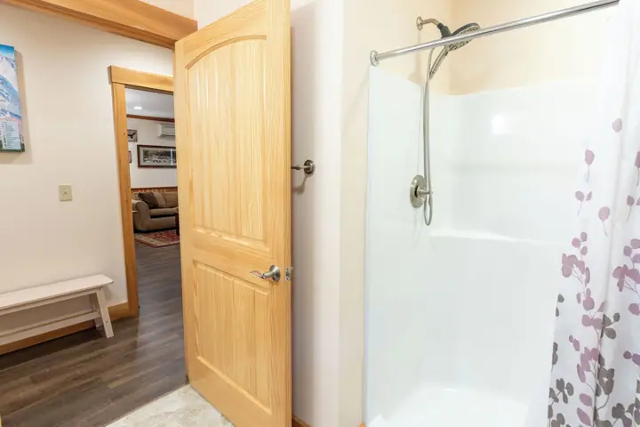 Second bath between queen and bunk room