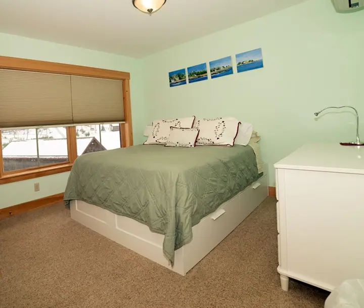 Queen room over looking the Mountain