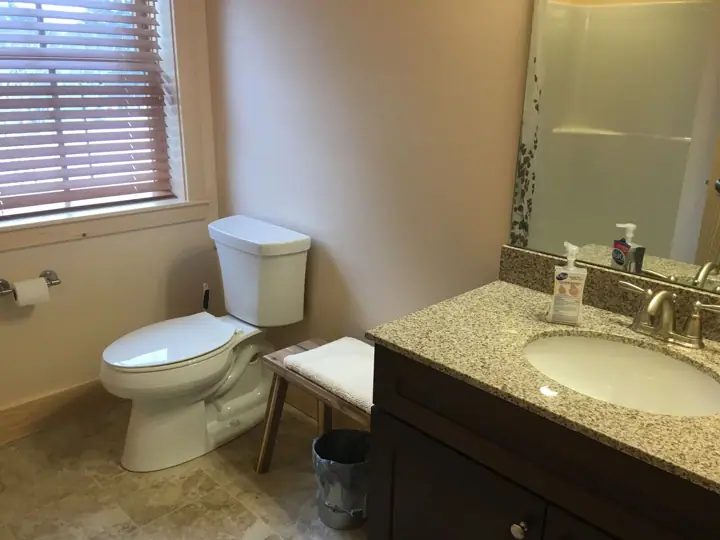Full bath in hallway between bunkroom and queen
