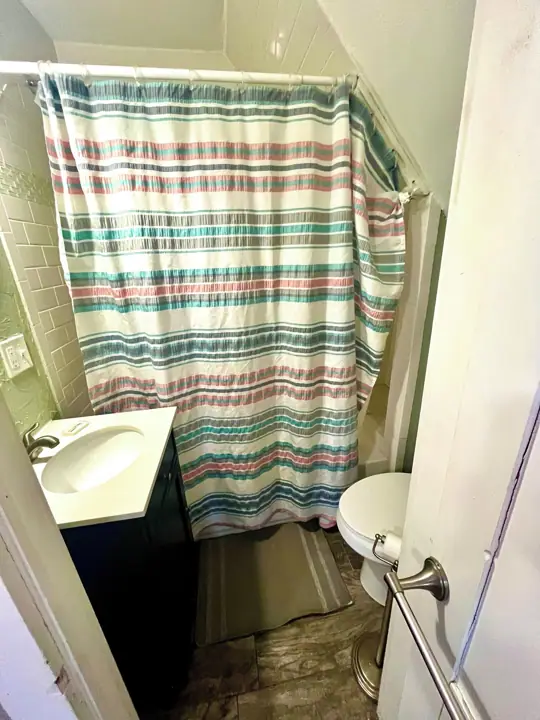 Private bath in master king