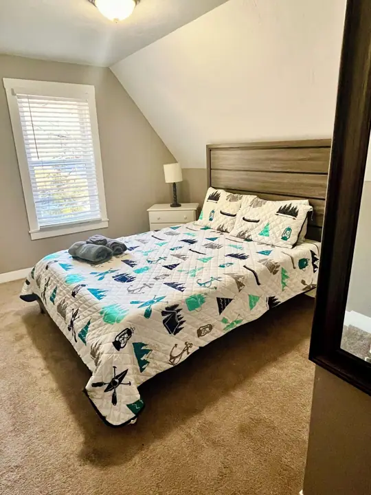 Upper second queen bedroom by King room