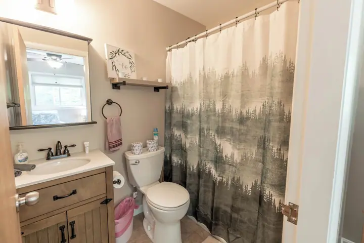 Full bath upper level