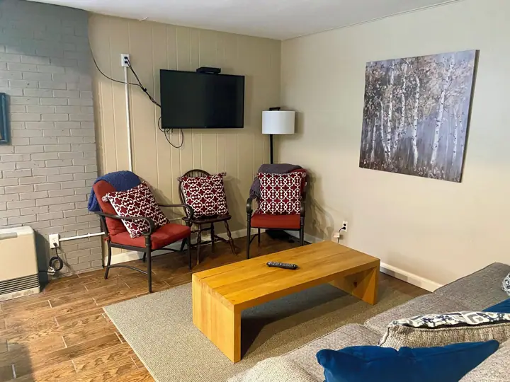 Lower sitting area