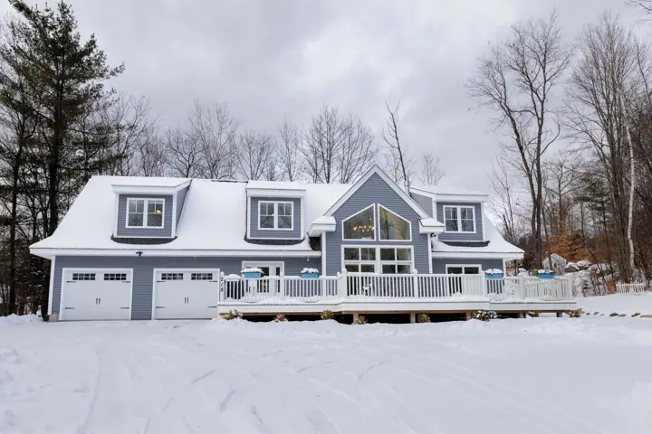 Beautiful home minutes from loon
