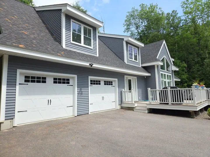 Side view front deck big driveway
