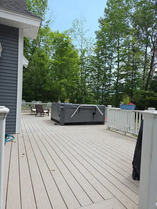 Hot tub. Big deck
