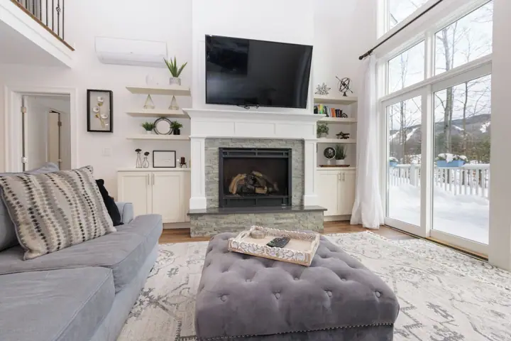 Gas fireplace with a timer and huge flatsreen