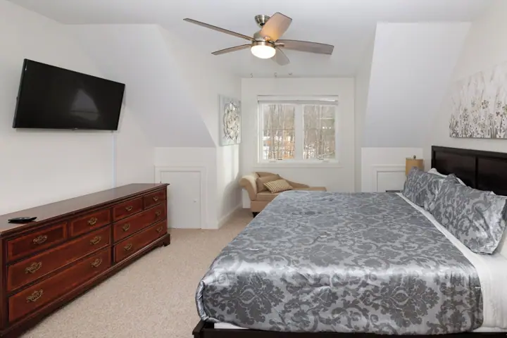 Upper king bedroom