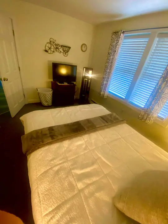 Upper queen with Roku TV