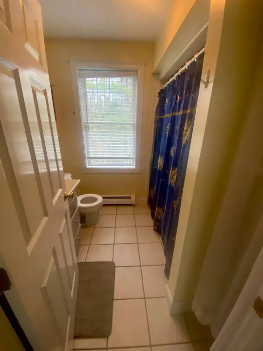 Upstairs full bath, shared by the queen room and bunk room