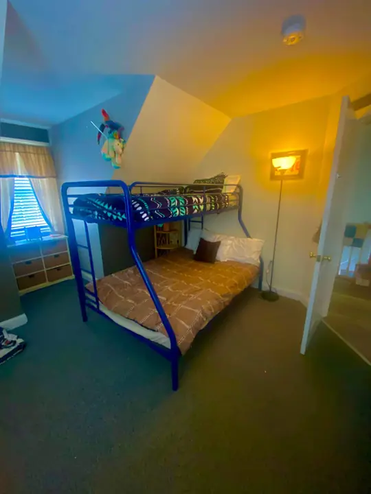 Bunk room: full bunk below, twin above