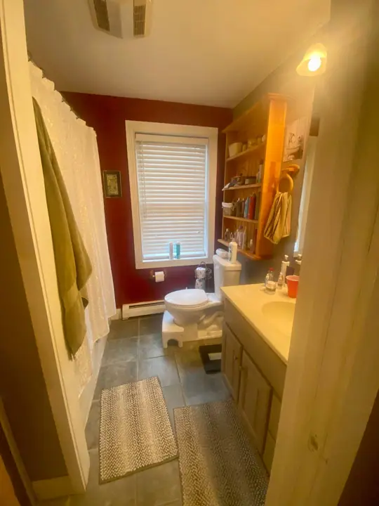 Private main bath
