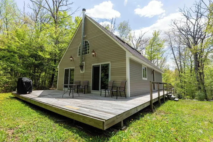 Nice size deck with grill