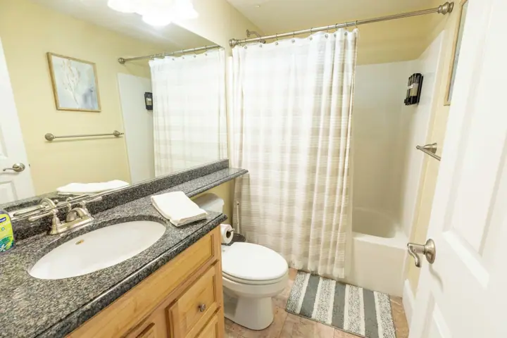 Hallway full bath upper level